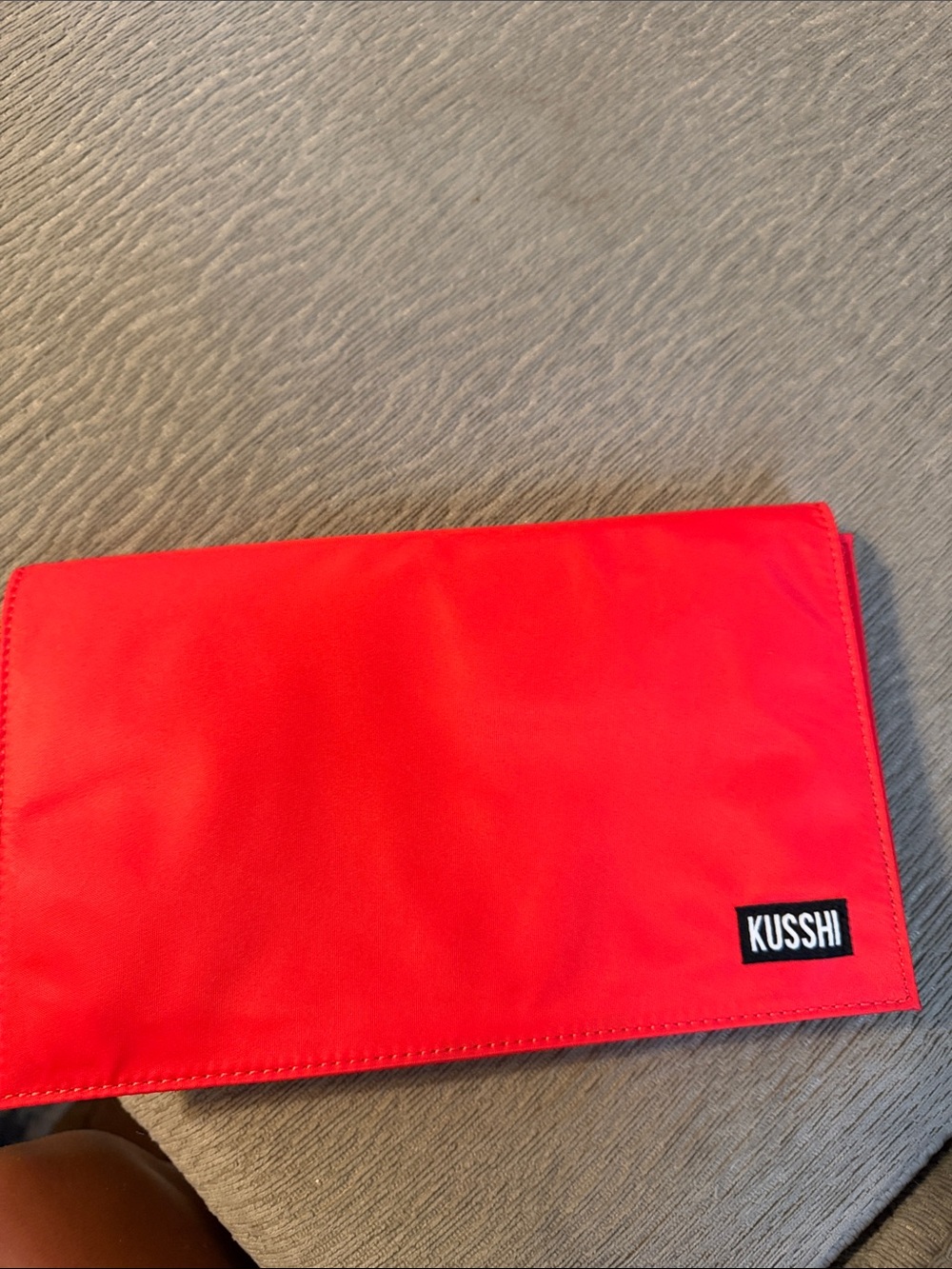 Kusshi clutch cover and brush organizer-sold out Red color